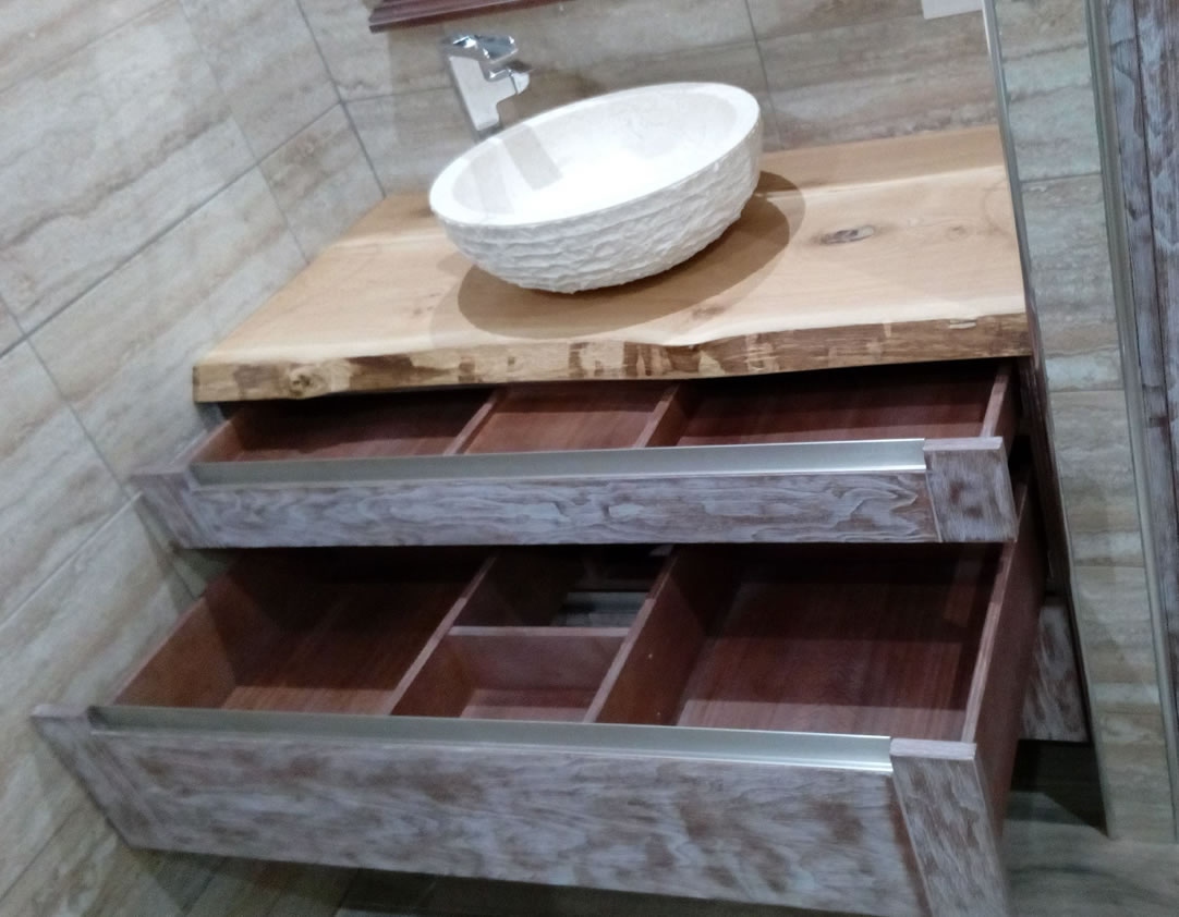 Carpintería Cirer carpinteros para montaje de puertas y marcos de madera en Llucmajor